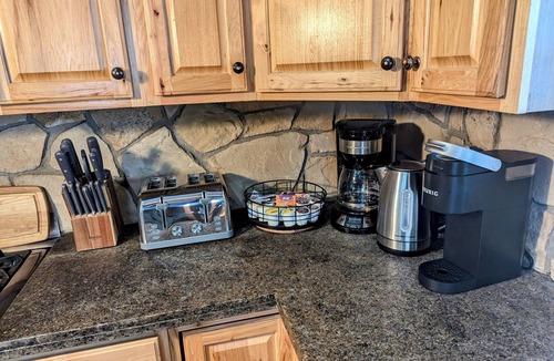 Pine Mountain Club Cabin | Rustic log cabin offering modern conveniences - Pet friendly