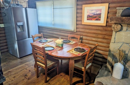Pine Mountain Club Cabin | Rustic log cabin offering modern conveniences - Pet friendly