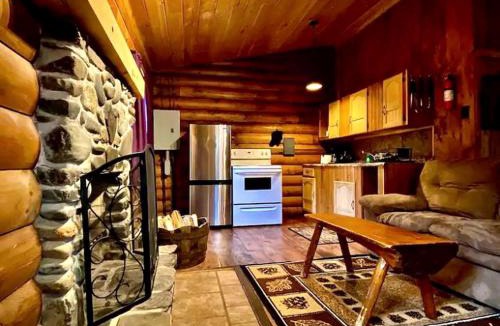 Lisbon House | Rustic Log Cabin #6 - "Fireside" Near Franconia Notch State Park