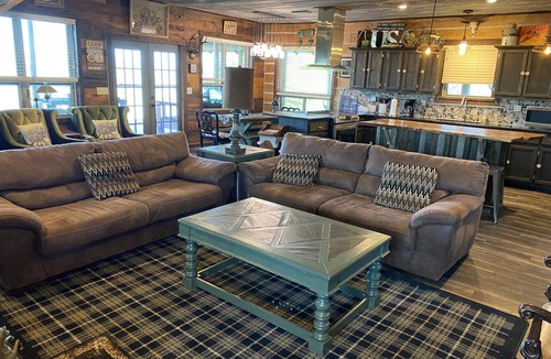 Gillham Cabin | Rustic log cabin in the hills of Arkansas!