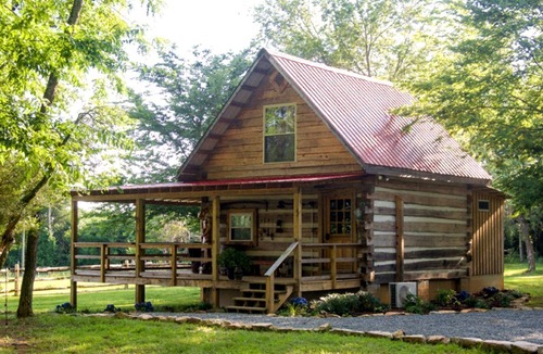 Crystal Hill Cabin | Rustic Log Cabin near South Boston, Virginia