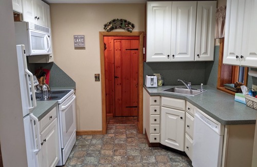 Douglas Cabin | Rustic Log Cabin on the Lake