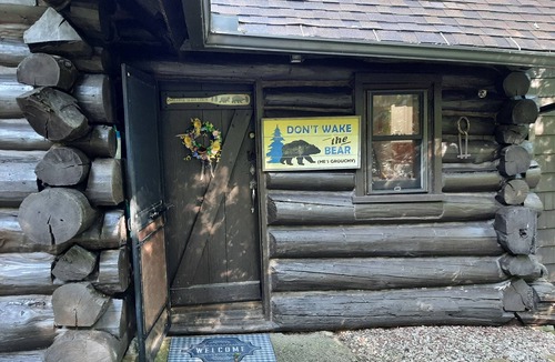 Douglas Cabin | Rustic Log Cabin on the Lake
