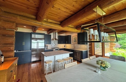 Petoskey Cabin | Rustic log cabin on Walloon Lake