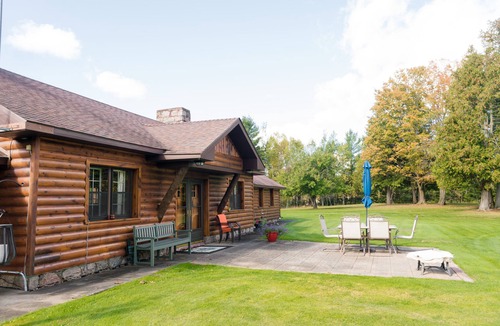 Stambaugh Cabin | Rustic Log Cabin on Chicaugon Lake