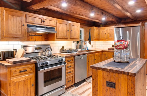 Maggie Valley Cabin | Rustic Log Cabin, 15 min to Parkway, Waterfalls; EV outlet, Fire Pit, Game Room.