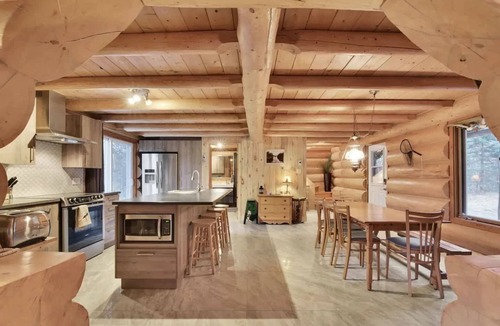 Trois-Rives House | Rustic Log Chalet in Nature | Chalet Le Melisse