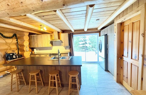 Trois-Rives House | Rustic Log Chalet in Nature | Chalet Le Melisse