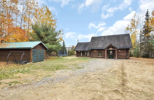 Trois-Rives House | Rustic Log Chalet in Nature | Chalet Le Melisse