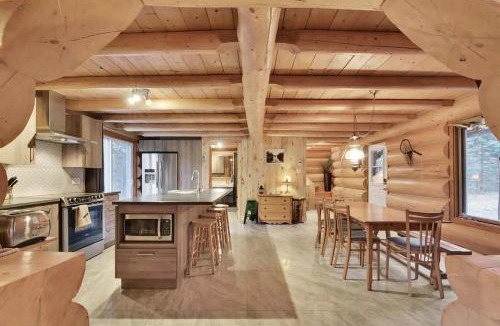 Trois-Rives House | Rustic Log Chalet in Nature - Chalet Le Melisse