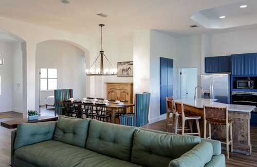 Austin House | Rustic-Luxe Hill Country Escape: Pool, Fire Pit & Stylish Comfort for Groups
