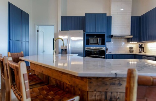 Austin House | Rustic-Luxe Hill Country Escape: Pool, Fire Pit & Stylish Comfort for Groups