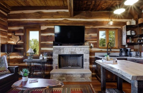 San Marcos Cabin | Rustic meets Luxury with INCREDIBLE VIEWS! Hot Tub, Fire Pit, 2 bedrm/2 bath
