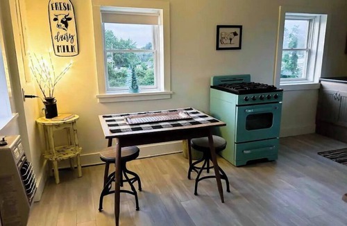 Hillsville House | Rustic meets Modern at "The Dairy Barn" Located near I-77 and the New River