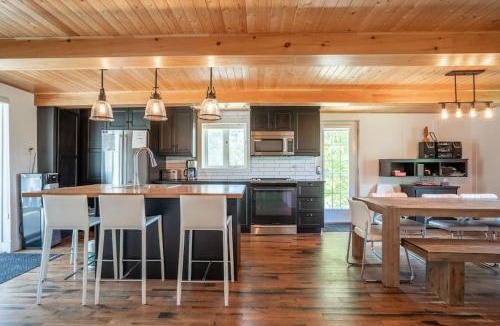 Sainte-Angele-de-Premont Ski Chalet | Rustic & Modern Chalet 32 Acre of Land