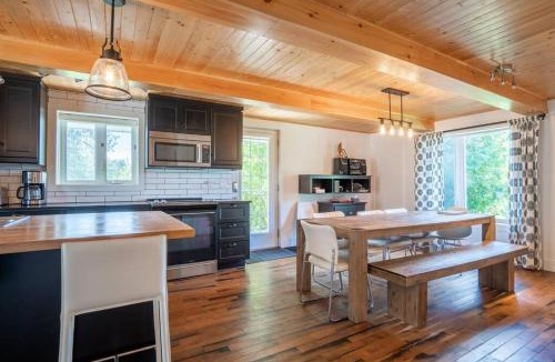 Sainte-Angele-de-Premont Ski Chalet | Rustic & Modern Chalet 32 Acre of Land