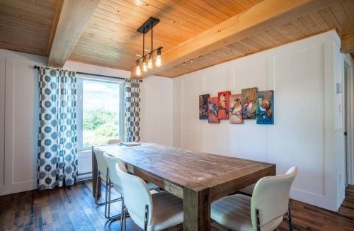 Sainte-Angele-de-Premont Ski Chalet | Rustic & Modern Chalet 32 Acre of Land