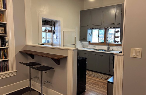 Smithville House | Rustic modern farmhouse 3-bedroom pet friendly house in charming Smithville