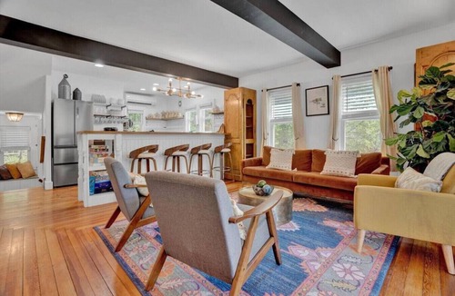 Mount Pocono House | Rustic & Modern:HotTub+FirePit+15 min to Camelback