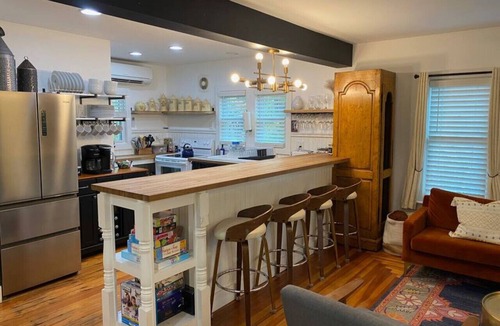 Mount Pocono House | Rustic & Modern:HotTub+FirePit+15 min to Camelback