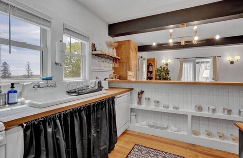 Mount Pocono House | Rustic & Modern:HotTub+FirePit+15 min to Camelback