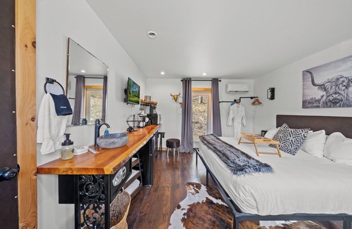 Hancock Hotel | Rustic Modern Retreat with a Cozy Charm.