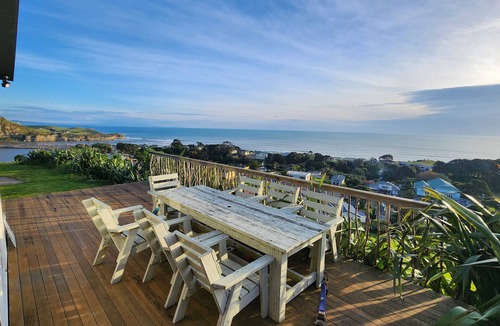 Mokau Apartment | Rustic Mokau Escape with Ocean Views & Sauna