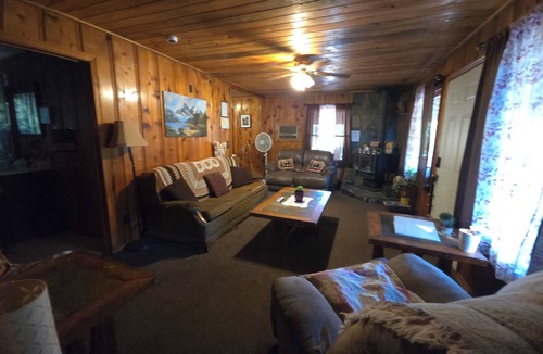 Midpines Cabin | Rustic Mountain Cabin at The Getaway