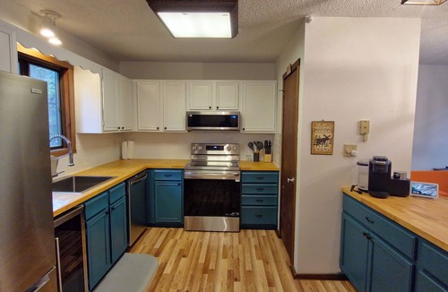 Village at Camelback House | Rustic Mountain Escape. Waterpark, Ski & Views!