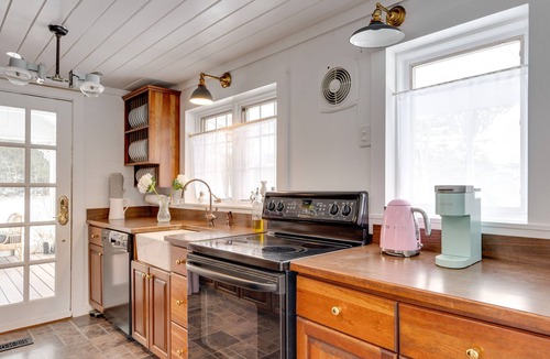 Guildhall House | Rustic Mountain-View Farmhouse on 159 Acres