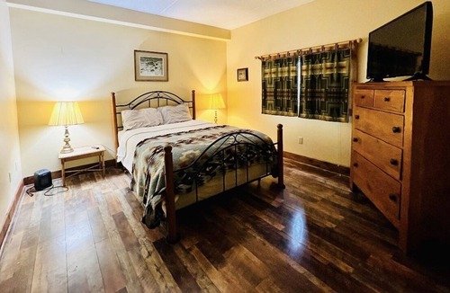 Blodgett Mills House | Rustic Mountainside Townhouse