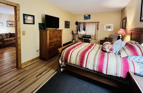 Blodgett Mills House | Rustic Mountainside Townhouse