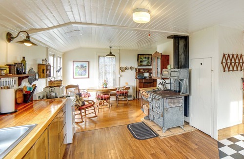 Westport House | Rustic Oceanfront Mendocino Coast Cottage w/Deck!