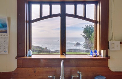 Westport House | Rustic Oceanfront Mendocino Coast Cottage w/Deck!