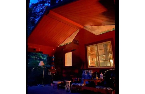 Marblemount Cabin | Rustic OFF GRID Cabin plus bunk house sleeps 6!