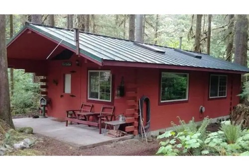 Marblemount Cabin | Rustic OFF GRID Cabin plus bunk house sleeps 6!