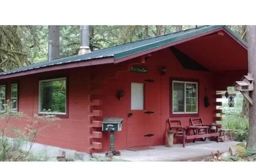 Marblemount Cabin | Rustic OFF GRID Cabin plus bunk house sleeps 6!