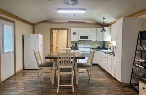 Anacoco Cabin | Rustic one bedroom cabin on South Toledo Bend.