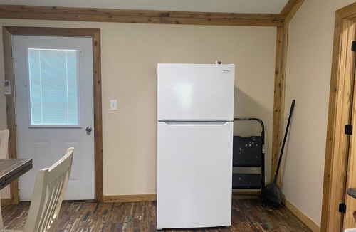 Anacoco Cabin | Rustic one bedroom cabin on South Toledo Bend.