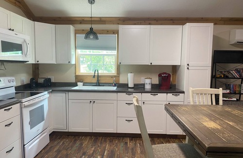 Anacoco Cabin | Rustic one bedroom cabin on South Toledo Bend.