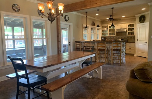 Smithville House | Rustic paradise! Sleeps 15! SUMMER SPECIAL! EARLY CHECK-IN, LATE CHECK-OUT!