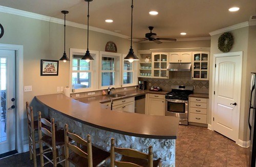 Smithville House | Rustic paradise! Sleeps 15! SUMMER SPECIAL! EARLY CHECK-IN, LATE CHECK-OUT!