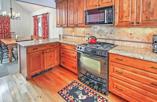 Bromley Mountain House | Rustic Peru Townhome w/Deck - 30 Yards From Slopes