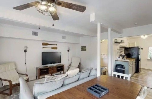 Onalaska House | Rustic Pet Friendly 3 bedroom/2 Bathroom home near Lake Livingston