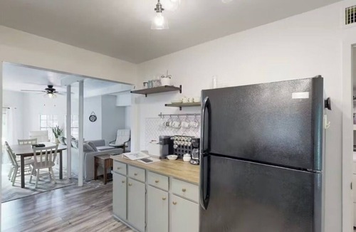 Onalaska House | Rustic Pet Friendly 3 bedroom/2 Bathroom home near Lake Livingston