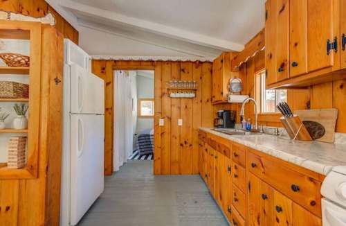 Eidelweiss Village Cottage | Rustic Pet Friendly Cottage w/Private Beach Access