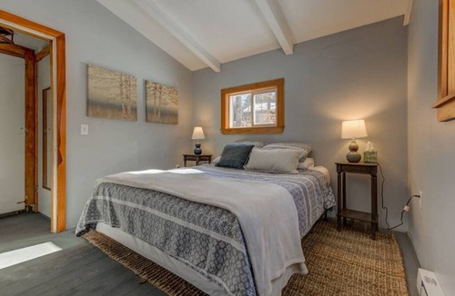 Eidelweiss Village Cottage | Rustic Pet Friendly Cottage w/Private Beach Access