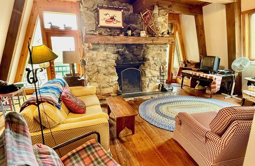 Schroon Lake Cabin | Rustic Pine Lodge - Cozy 4 BR Adirondack Escape