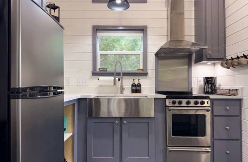 Canyon Lake Cottage | Rustic & Private 5 Acres- Hot Tub, Fire Pit, Grill
