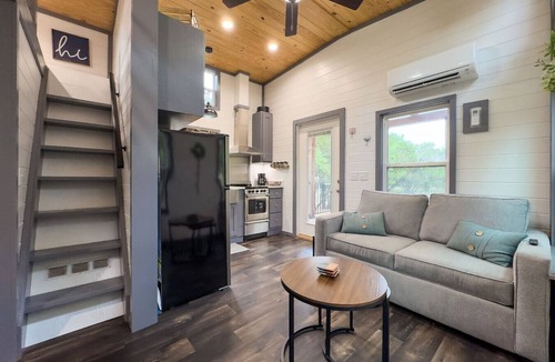 Canyon Lake Cottage | Rustic & Private 5 Acres- Hot Tub, Fire Pit, Grill